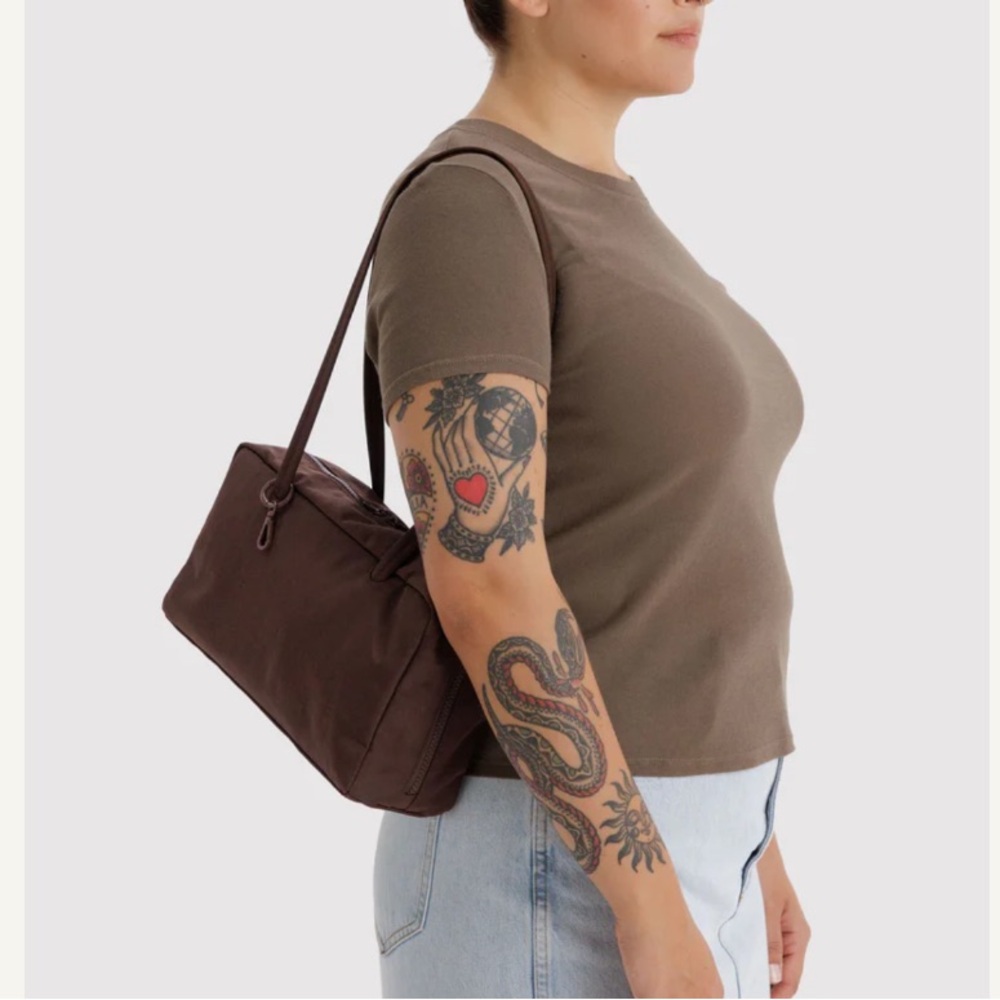 BAGGU Nylon Bowler Bag In Desert Apricot (UO Exclusive) - Picture 6 of 9
